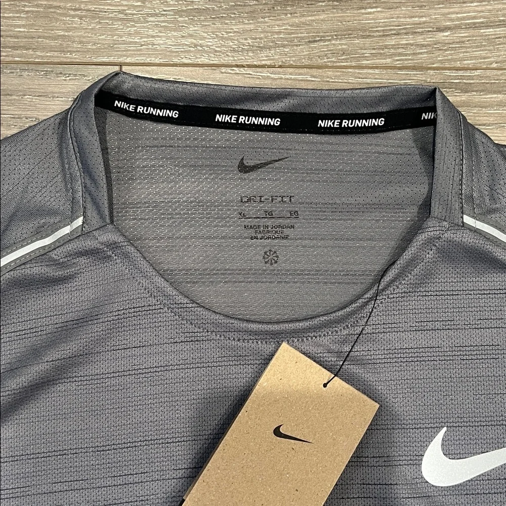 Nike Men's Charcoal Gray Short Sleeve Tee